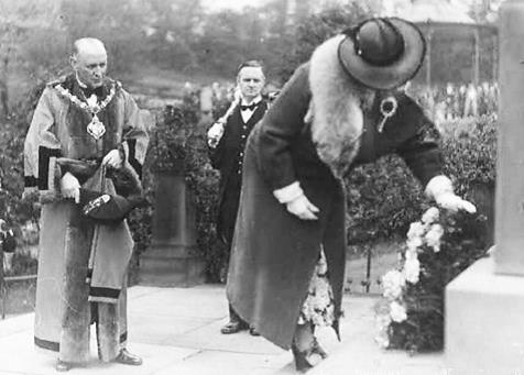 Wreath laying Darwen.jpg